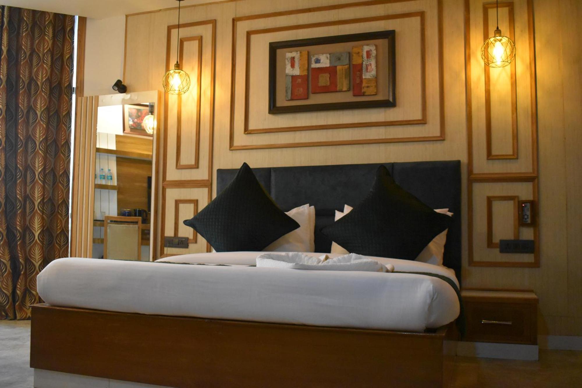 Hotel Padmini Palace Rani Pokhri Экстерьер фото